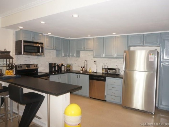 19370 COLLINS AV SEASONAL # 923, Sunny Isles Beach FL 33160 — #A10136368