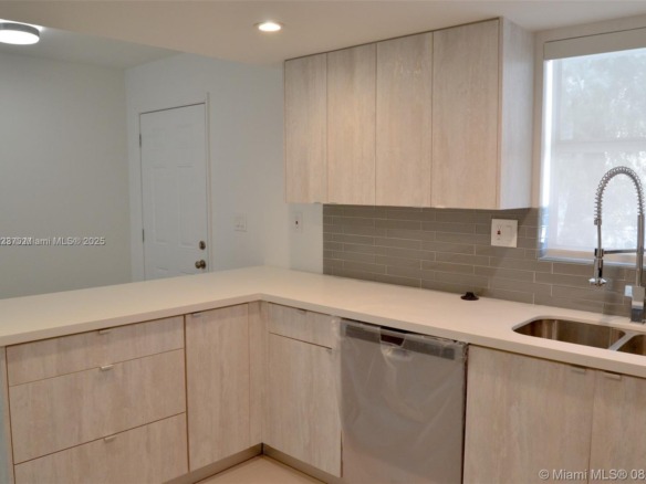 9375 Fontainebleau Blvd # L122, Miami FL 33172 — #A11913023