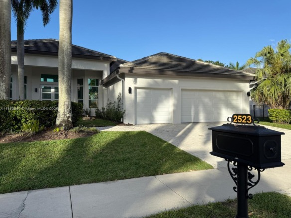 2523 Montclaire Cir, Weston FL 33327 — #A11859560