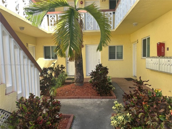 724 NE 4th St, Hallandale Beach FL 33009 — #A11917665