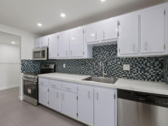4174 Inverrary Dr # 902, Lauderhill FL 33319 — #A11914982