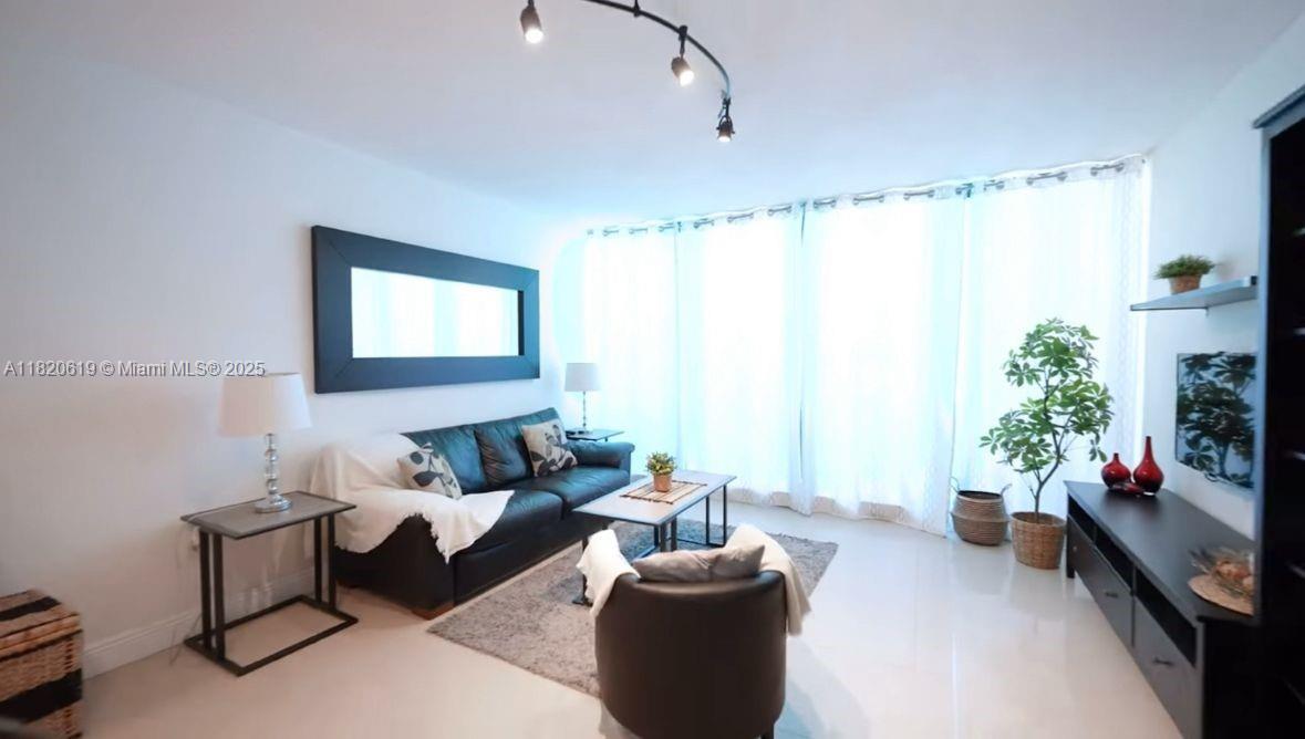 1ad5be0d-1212 3505 S Ocean Dr # 411, Hollywood FL 33019 — #A11820619