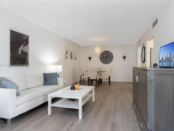 17890 W Dixie Hwy 319 Hwy # 319, North Miami Beach FL 33160 — #A11893004