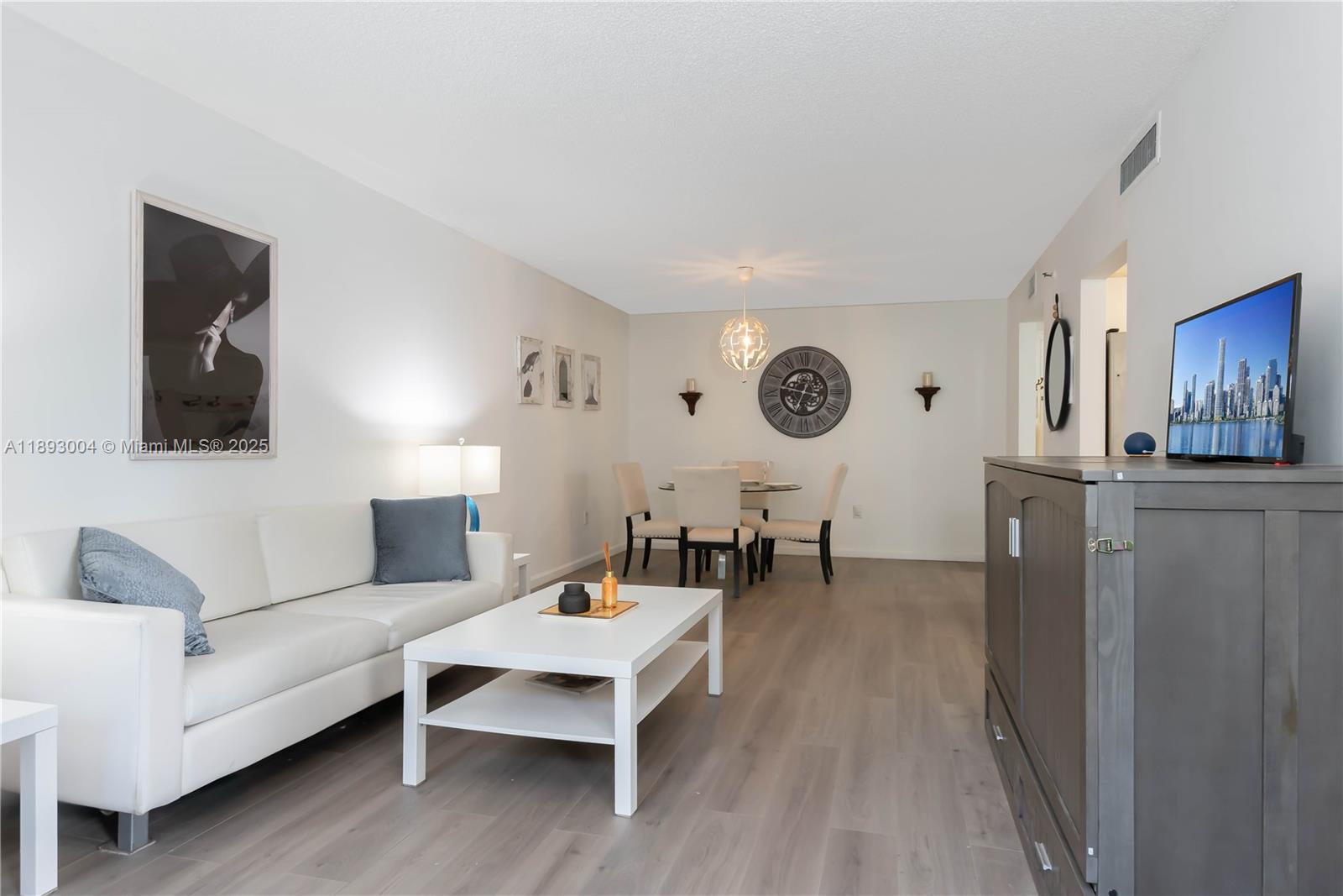 1ad5be0d-1257 17890 W Dixie Hwy 319 Hwy # 319, North Miami Beach FL 33160 — #A11893004