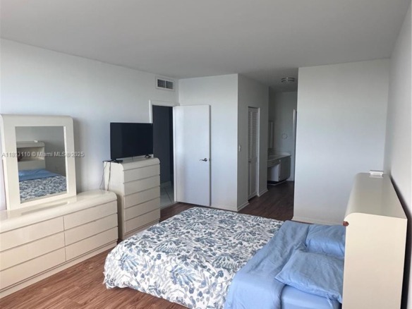 300 Bayview Dr # 1206, Sunny Isles Beach FL 33160 — #A11893110