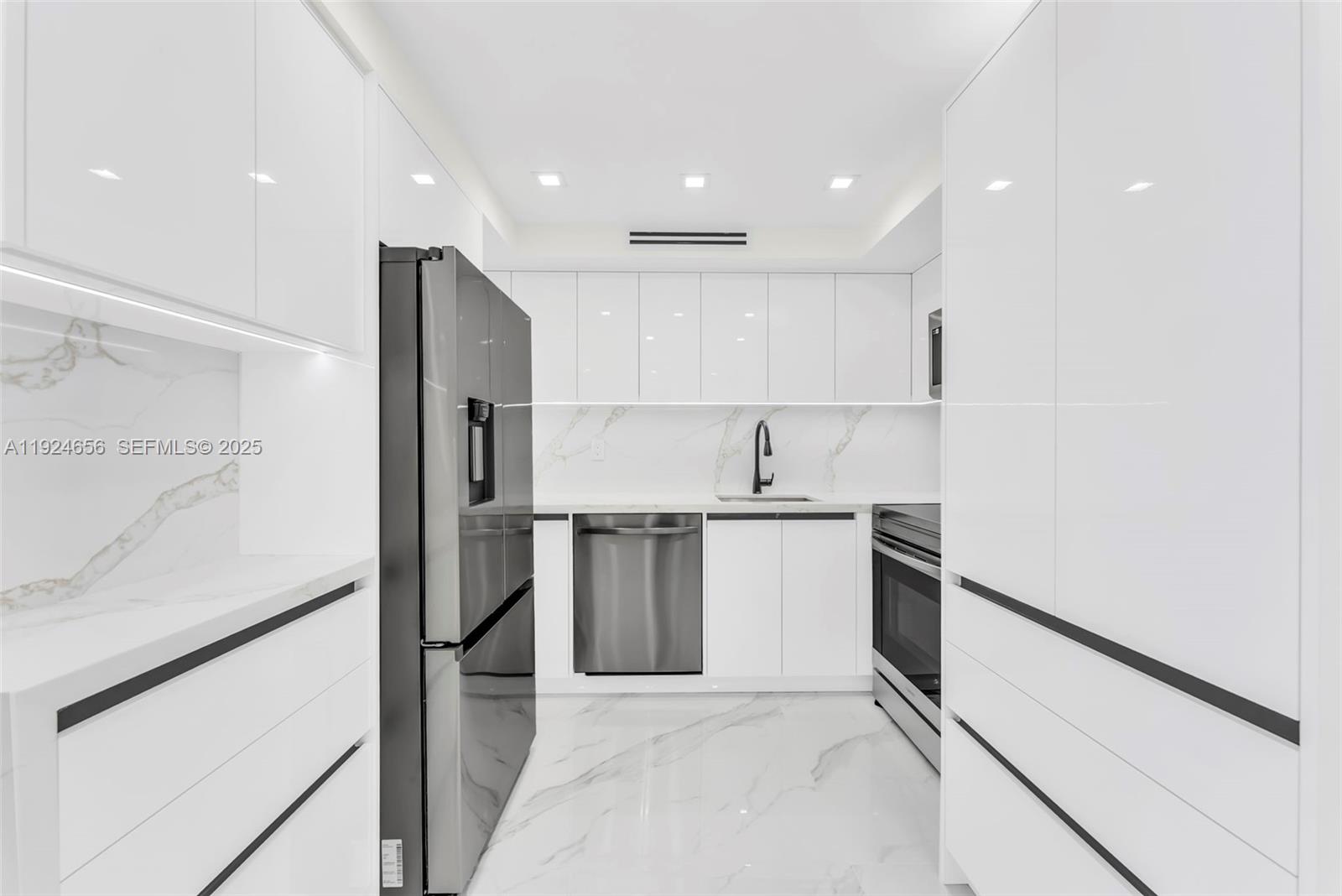 251 174th St # 1414, Sunny Isles Beach FL 33160 — #A11924656