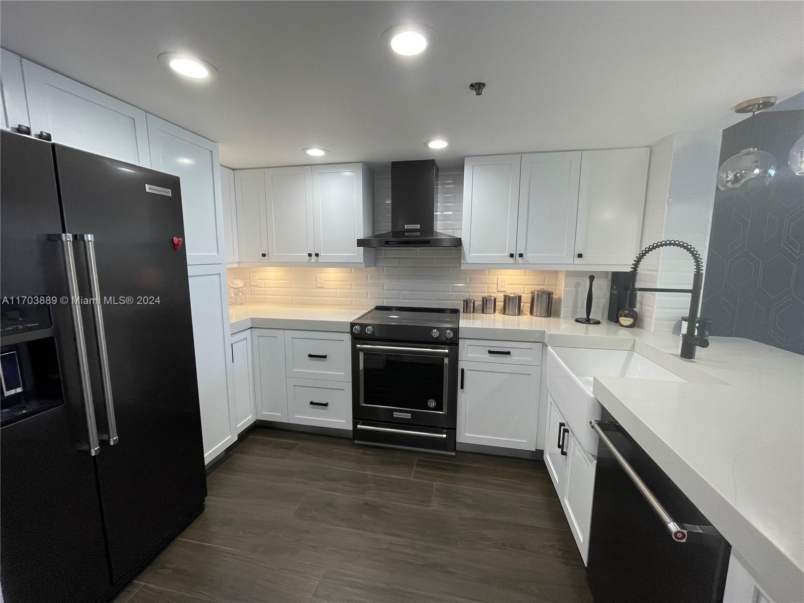O 2555 Collins Ave # 1409, Miami Beach FL 33140 — #A11703889