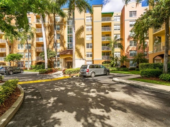 19701 E Country Club Dr # 5107, Aventura FL 33180 — #A11655580