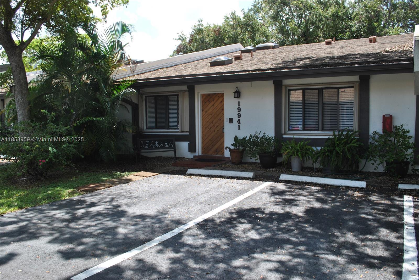 1ad5be0d-1431 19941 NE 5th Ct # 3M, Miami FL 33179 — #A11853859