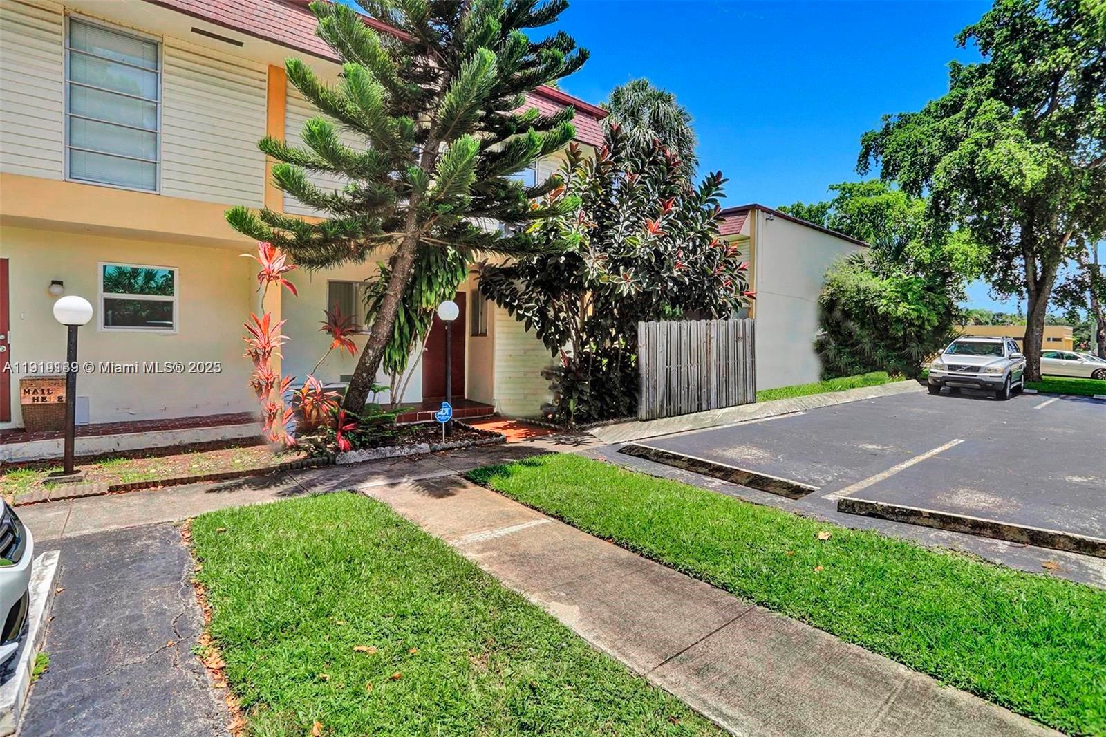 2701 N 34th Ave # 1D, Hollywood FL 33021 — #A11919139