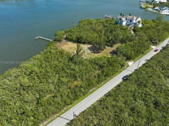 250 Live Oak Dr, Vero Beach FL 32963 — #A11927839
