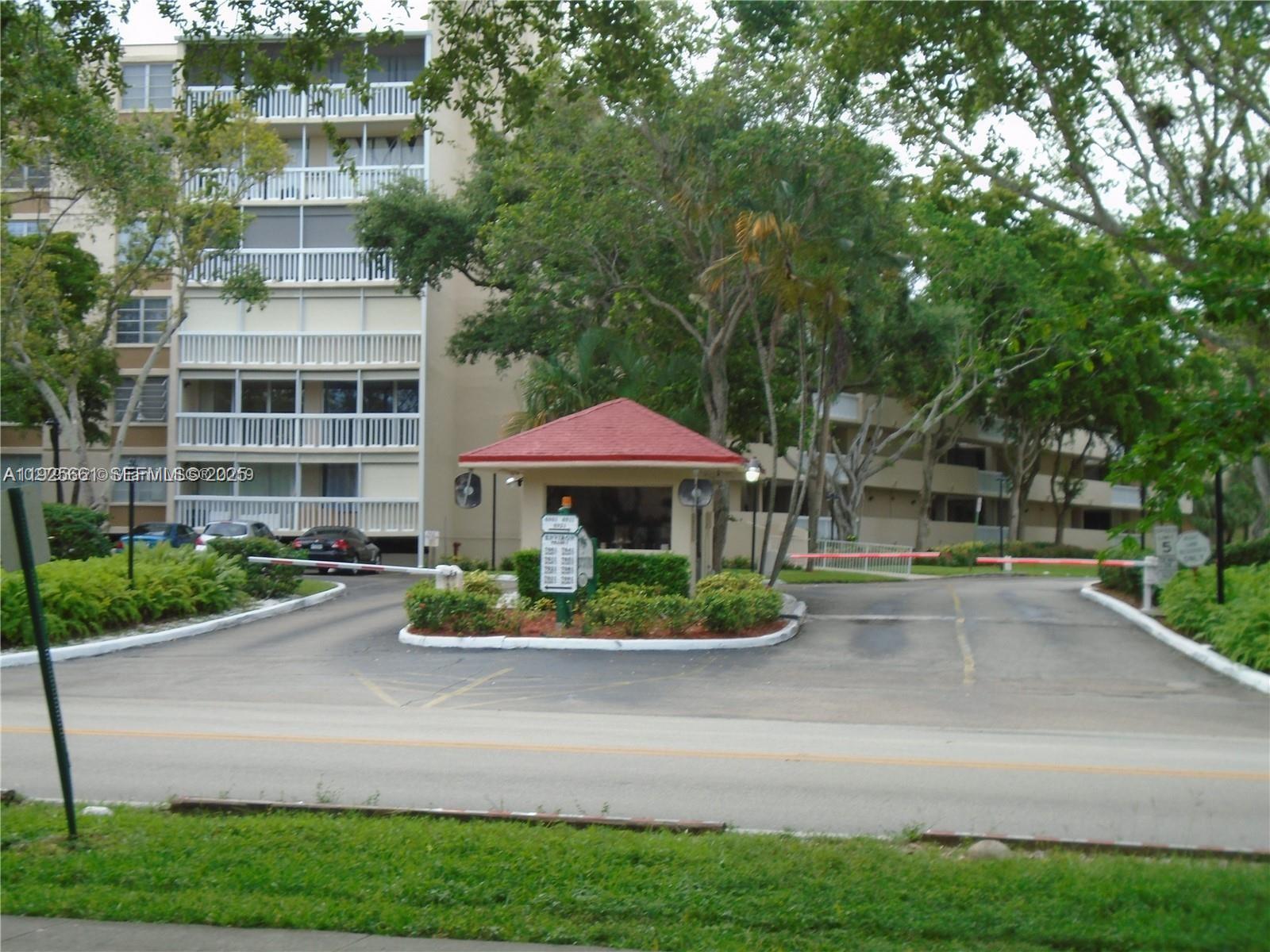 1ad5be0d-1583 6921 Environ Blvd # 4P, Lauderhill FL 33319 — #A11925661