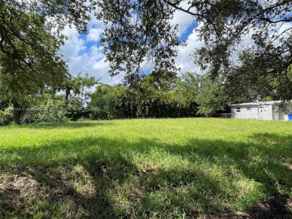 833 NW 12th Ave, Fort Lauderdale FL 33311 — #A11895168