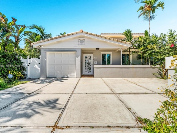 517 NE 2nd Pl, Dania Beach FL 33004 — #A11932767