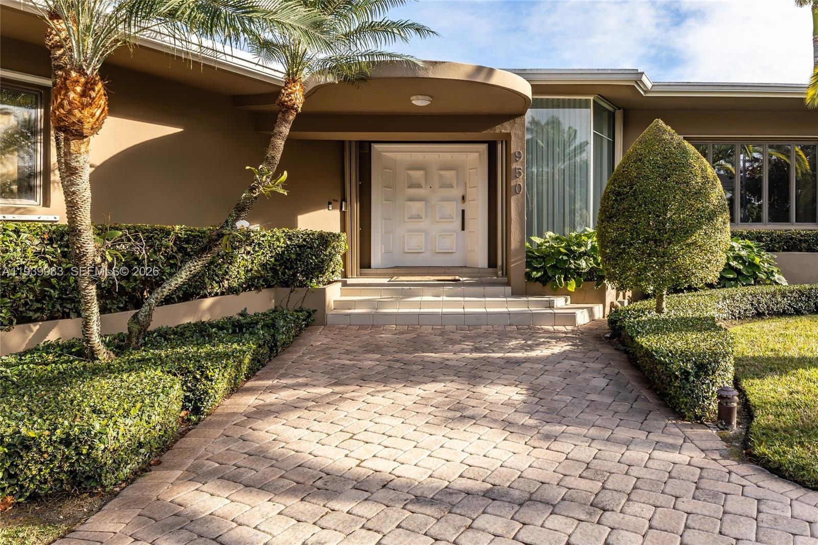 1ad5be0d-2096 950 S Southlake Dr # 950, Hollywood FL 33019 — #A11939983