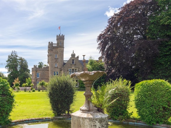 Mansfield Castle Scotsbur Tain IV 191PS Tain, Highland Scotland, IV19 — #A11573242