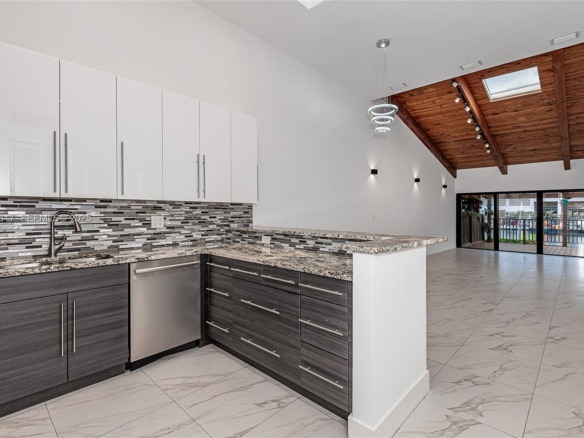 2621 S Parkview Dr, Hallandale Beach FL 33009 — #A11924617
