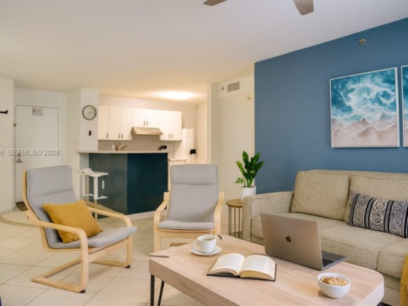 19601 E Country Club Dr # 7202, Aventura FL 33180 — #A11929866