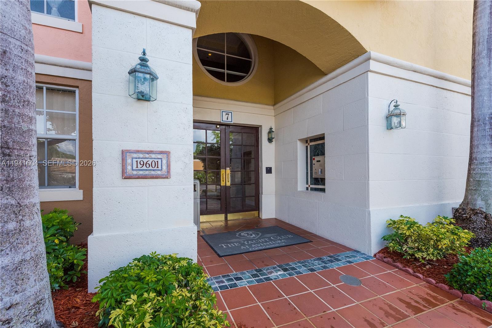 1ad5be0d-2162 19601 E Country Club Dr # 7104, Aventura FL 33180 — #A11941604