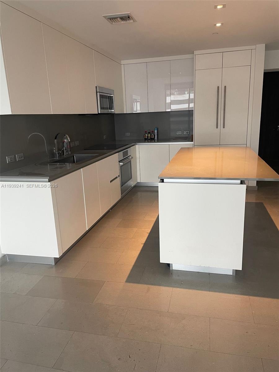 1ad5be0d-2166 88 SW 7th St # 1608, Miami FL 33130 — #A11939241