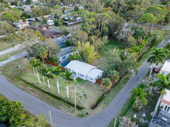 302 5th St SW, Other City – In The State Of Florida FL 33570 — #A11939626