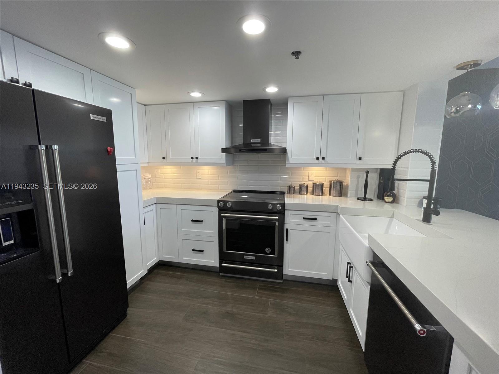 O 2555 Collins Ave # 1409, Miami Beach FL 33140 — #A11943235