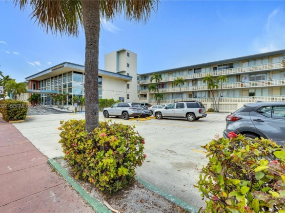 6484 Indian Creek Dr # 220, Miami Beach FL 33141 — #A11942027