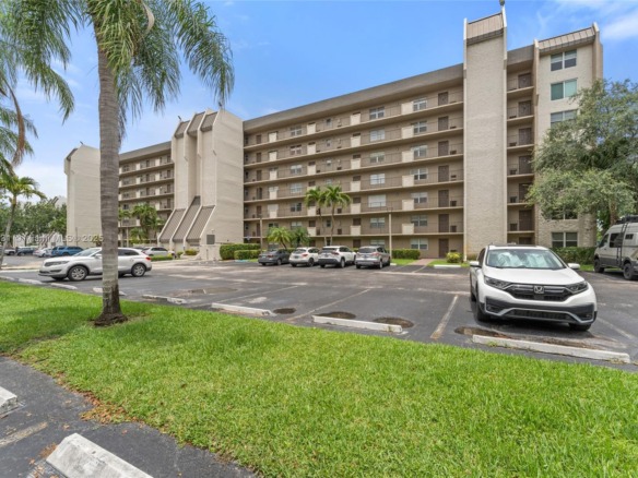 3150 W Rolling Hills Cir # 209, Davie FL 33328 — #A11816031