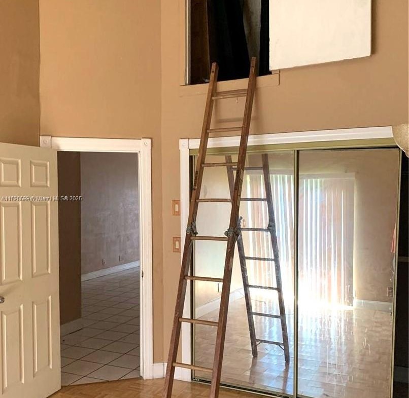 806