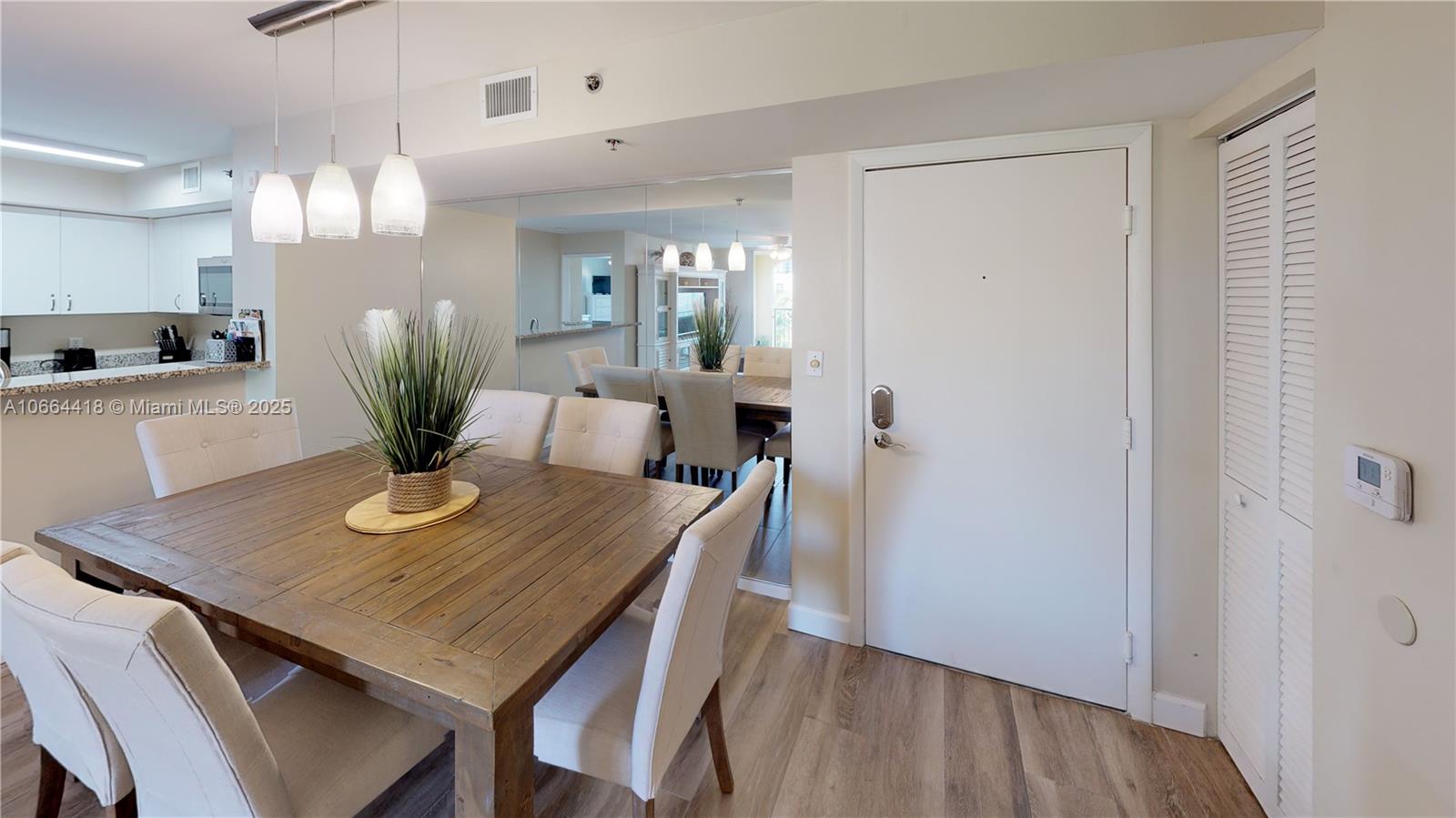1ad5be0d-2333 19701 E Country Club Dr # 5606, Aventura FL 33180 — #A10664418