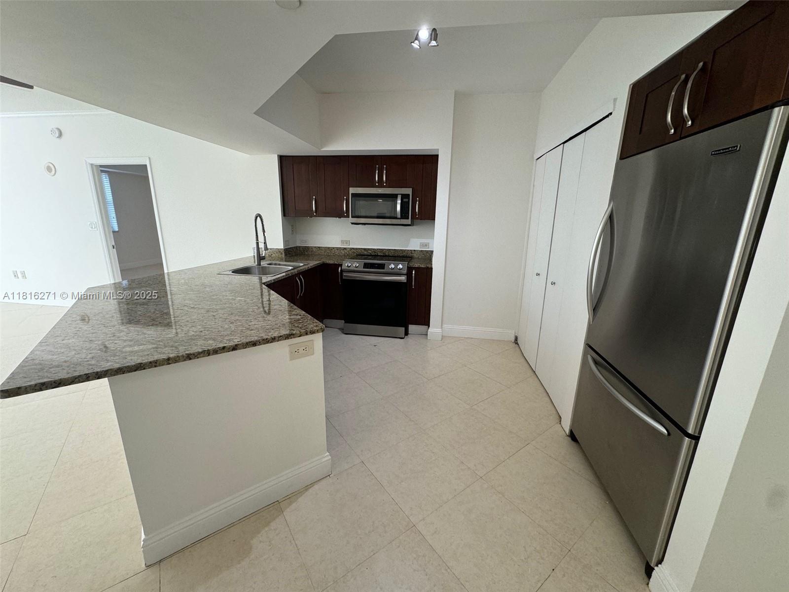 1ad5be0d-251 19900 E Country Club Dr # 209, Aventura FL 33180 — #A11816271