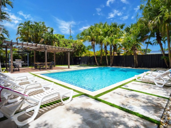 1307 Rodman St, Hollywood FL 33019 — #A11315862