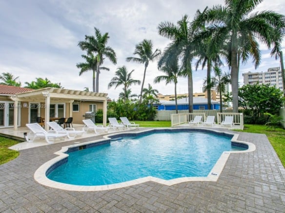 714 Harrison St, Hollywood FL 33019 — #A11317302