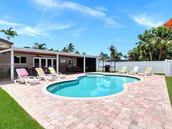 1301 Rodman St, Hollywood FL 33019 — #A11317844