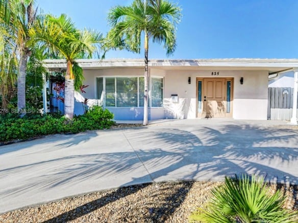825 Harrison St, Hollywood FL 33019 — #A11318278