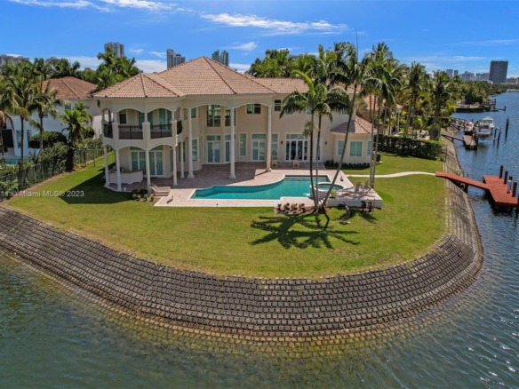 1130 Harbor Ct, Hollywood FL 33019 — #A11358111
