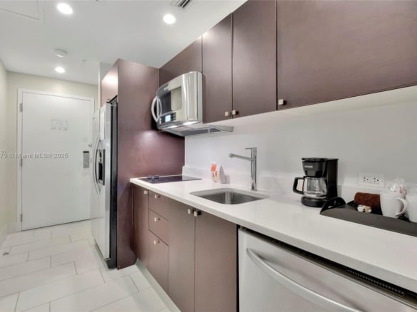 5300 NW 87th Ave # 606, Doral FL 33178 — #A11374679