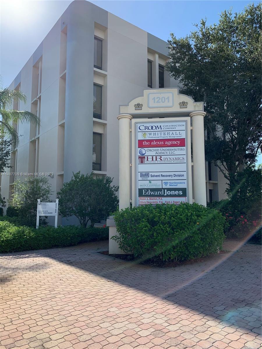 1ad5be0d-2864 1201 19th Pl, FL 32960 — #A11487709