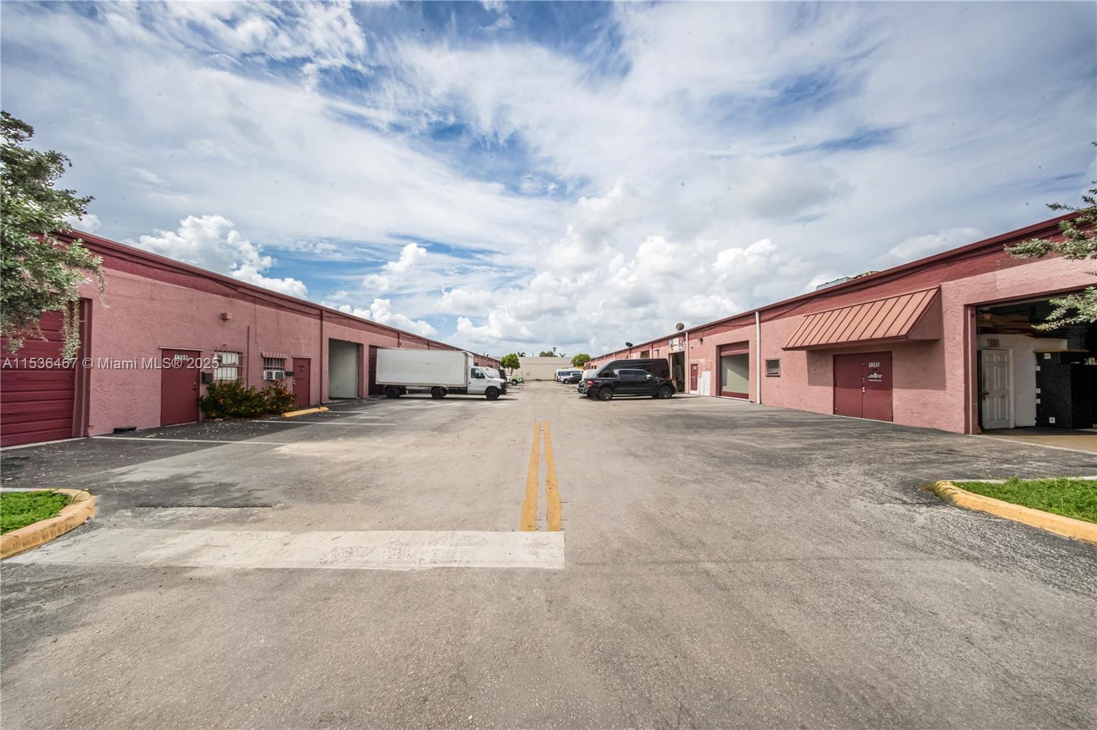 1ad5be0d-2999 1375 NW 65TH AV, Plantation FL 33313 — #A11536467