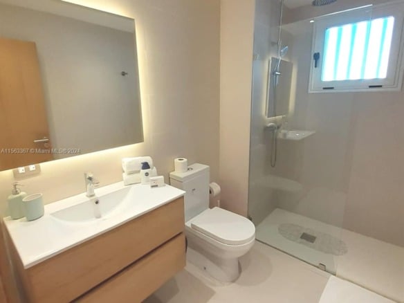 3 El Beach Garden # E1, PC — #A11563367
