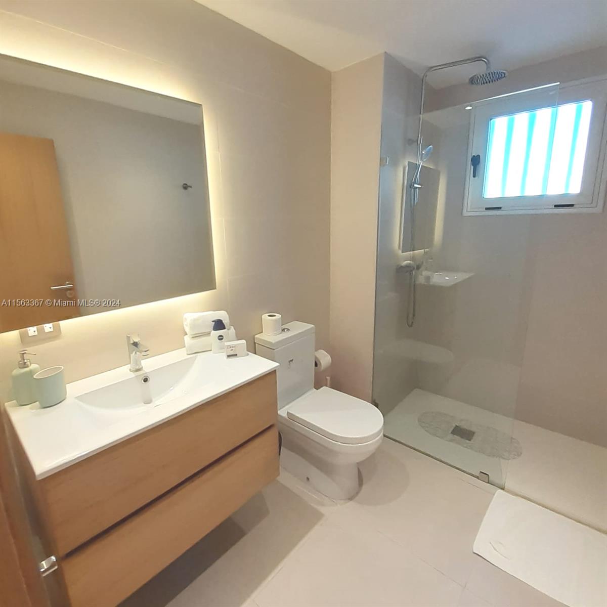 1ad5be0d-3109 3 El Beach Garden # E1, PC — #A11563367