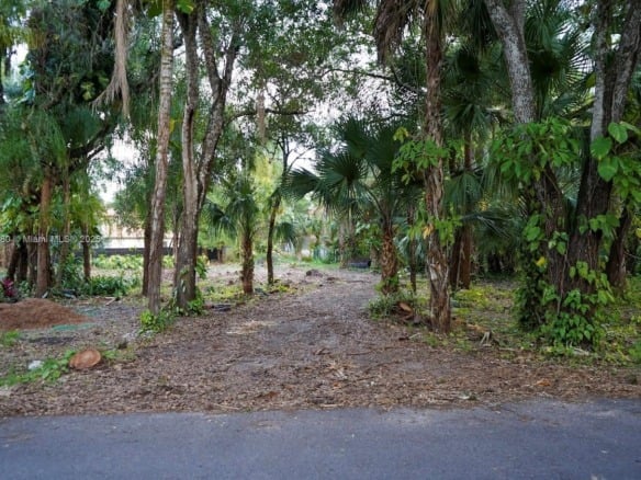 385 Caloosa Dr, La Belle FL 33935 — #A11599980