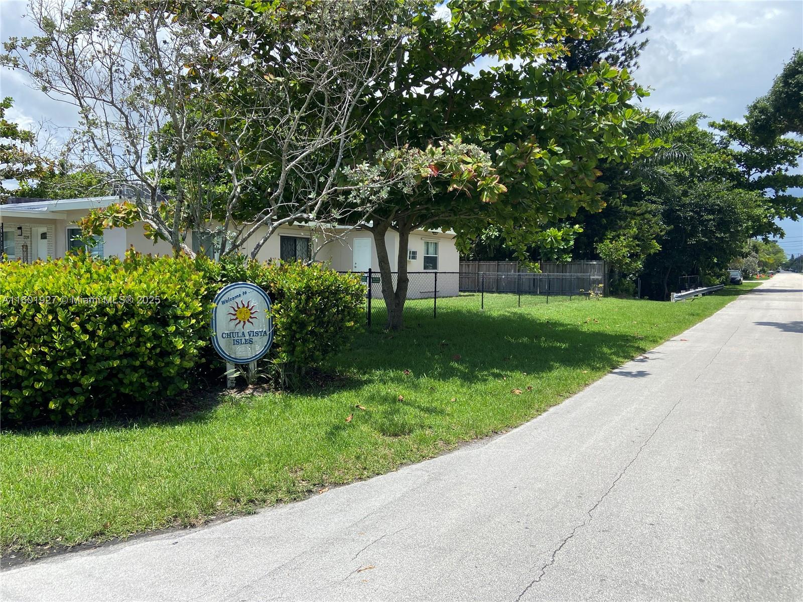 1ad5be0d-3260 1739 SW 28th Ter, Fort Lauderdale FL 33312 — #A11601927