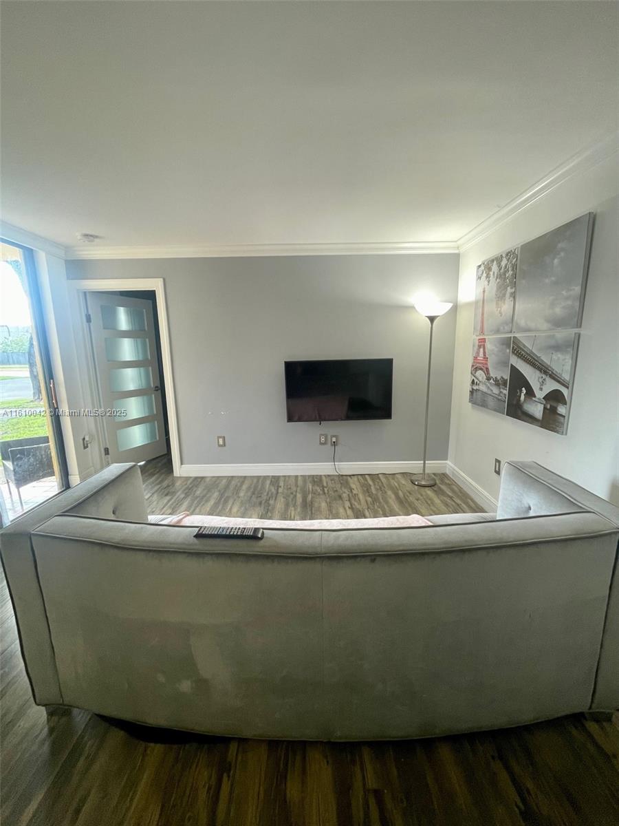1ad5be0d-3303 11800 SW 18th St # 4, Miami FL 33175 — #A11610042
