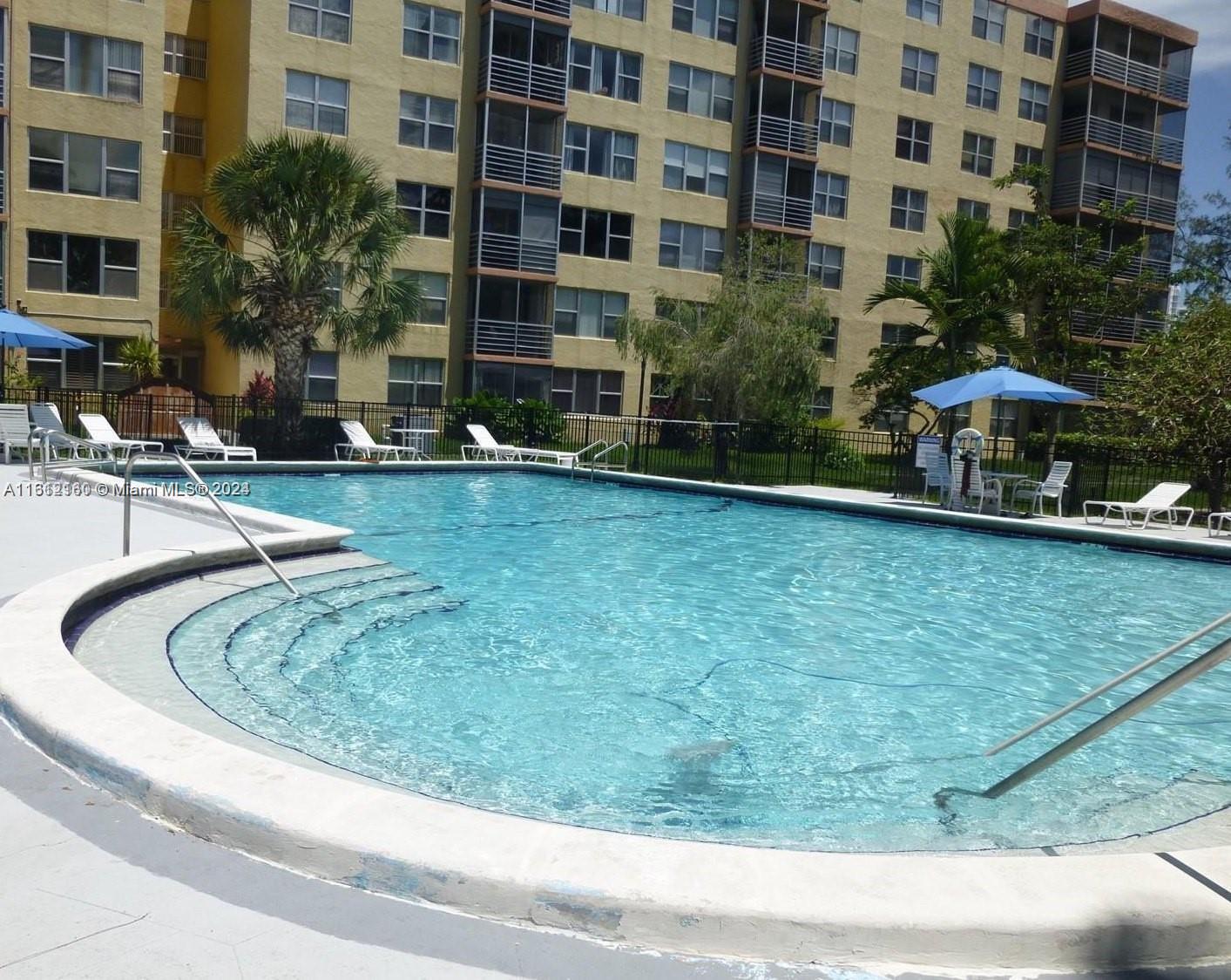 1ad5be0d-3315 17890 W Dixie Hwy 601 Hwy # 601, North Miami Beach FL 33160 — #A11612160