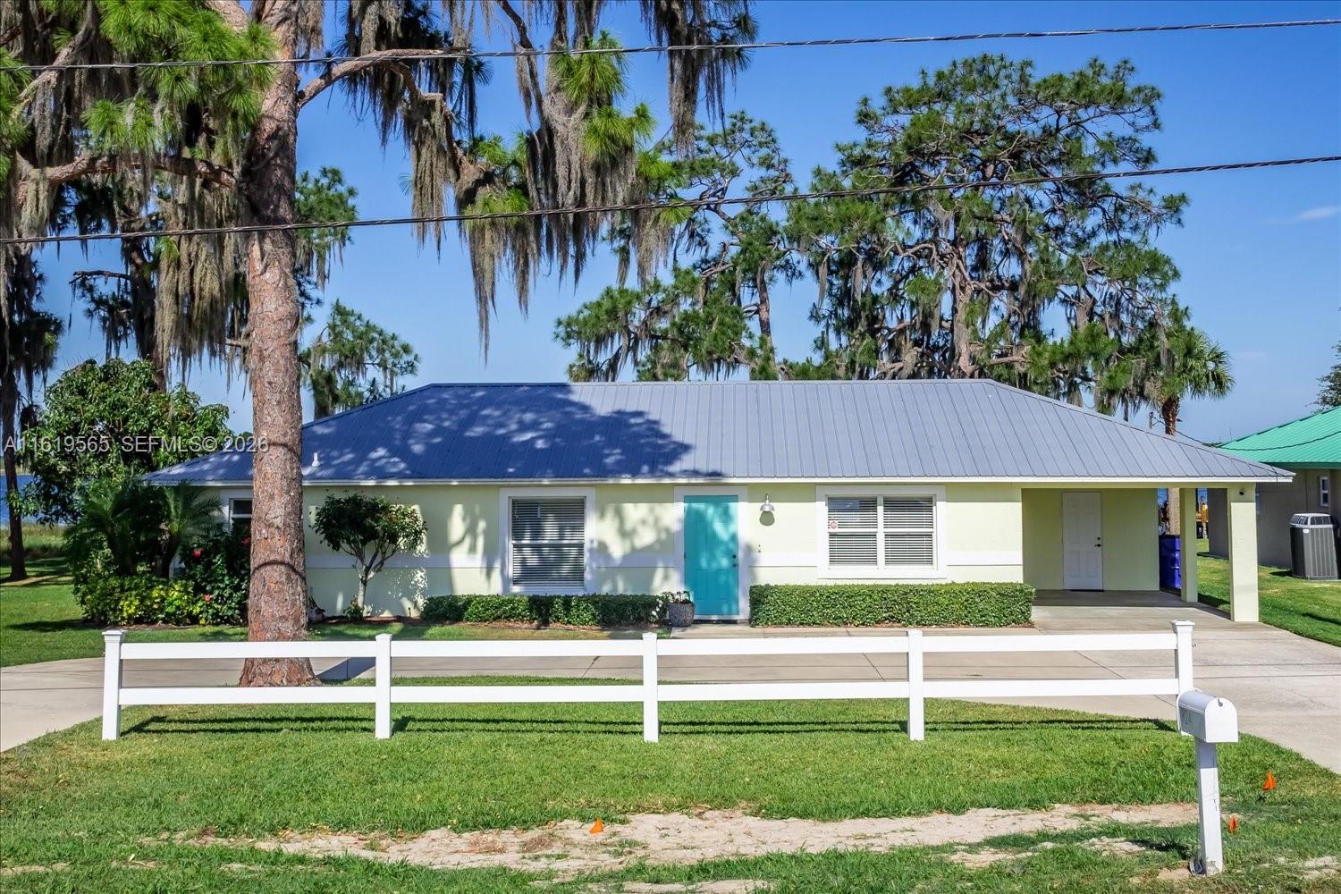1ad5be0d-3360 924 Lake Dr E, Lake Placid FL 33852 — #A11619565