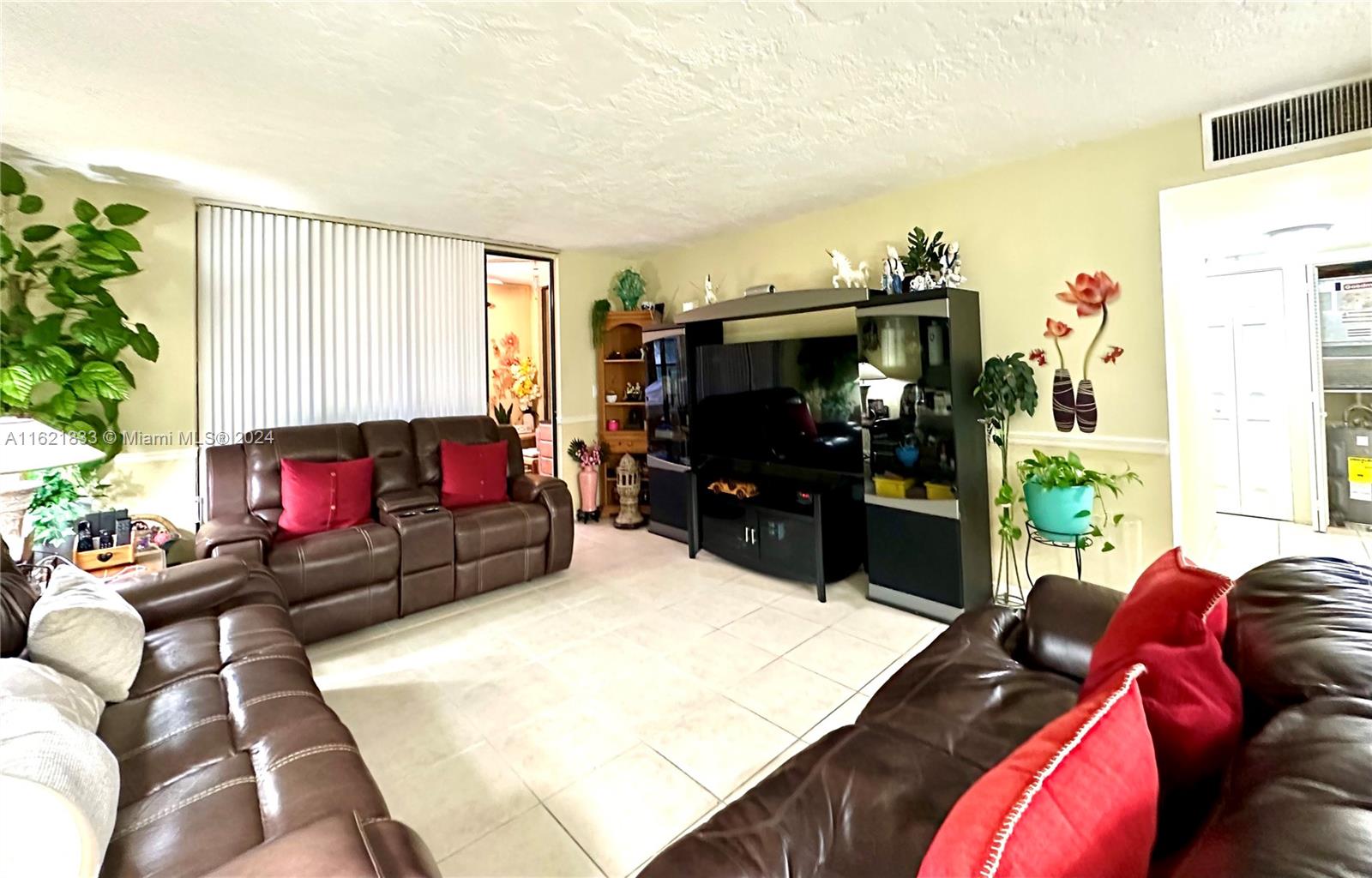 1ad5be0d-3373 2831 Somerset Dr # 206, Lauderdale Lakes FL 33311 — #A11621833