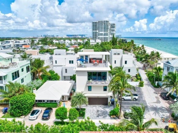 305 Oak St, Hollywood FL 33019 — #A11622188