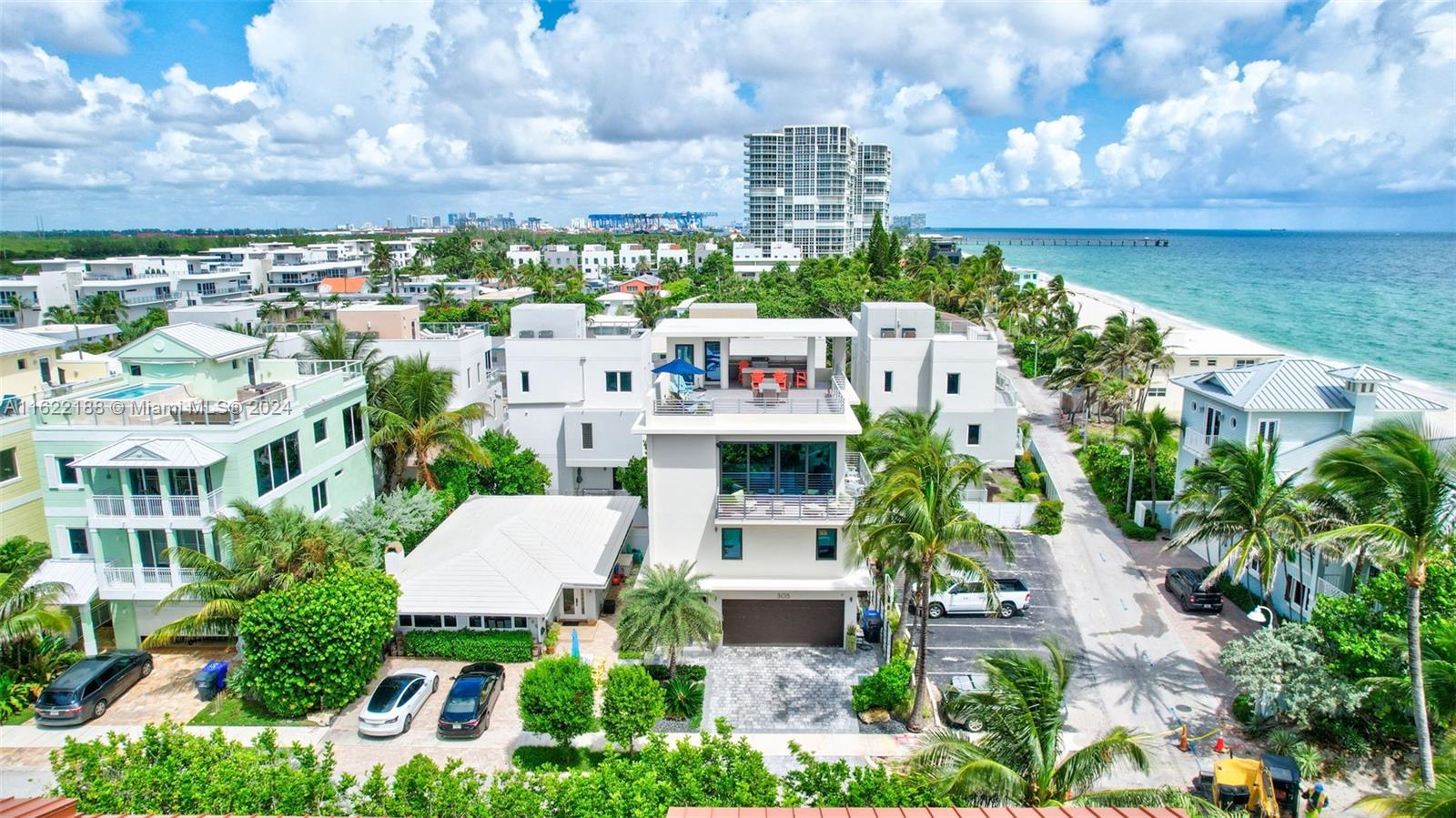 305 Oak St, Hollywood FL 33019 — #A11622188