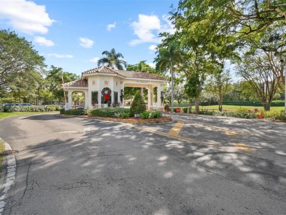 1000 Saint Charles Pl # 522, Pembroke Pines FL 33026 — #A11625257